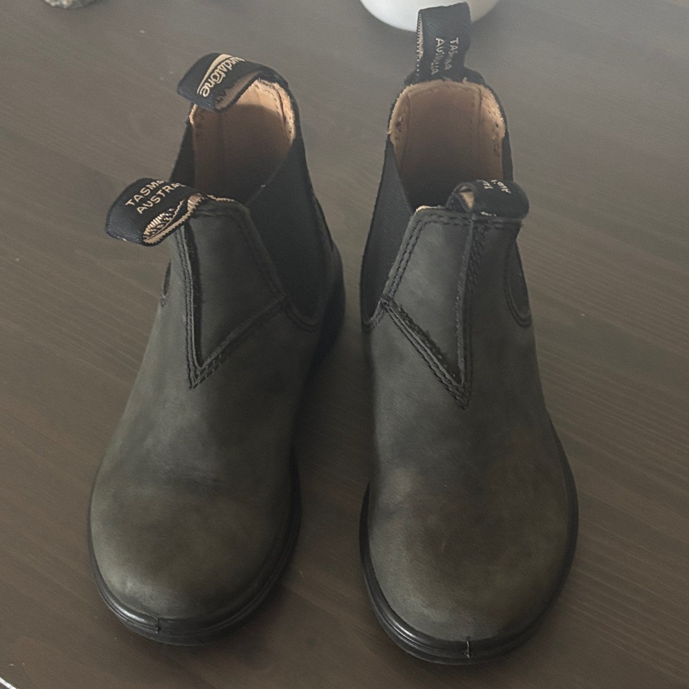 Kid’s Blundstone Boots - black *Price Firm*